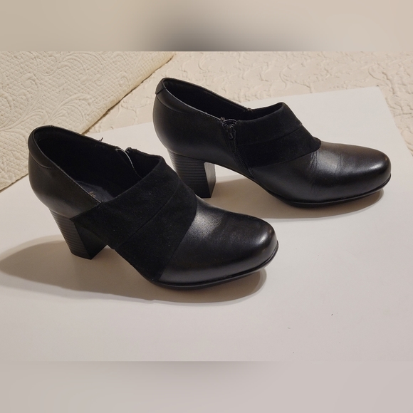 Clarks Bendables Women’s Black Leather Ankle Boots with Side Zipper US Size 9M - Picture 1 of 10
